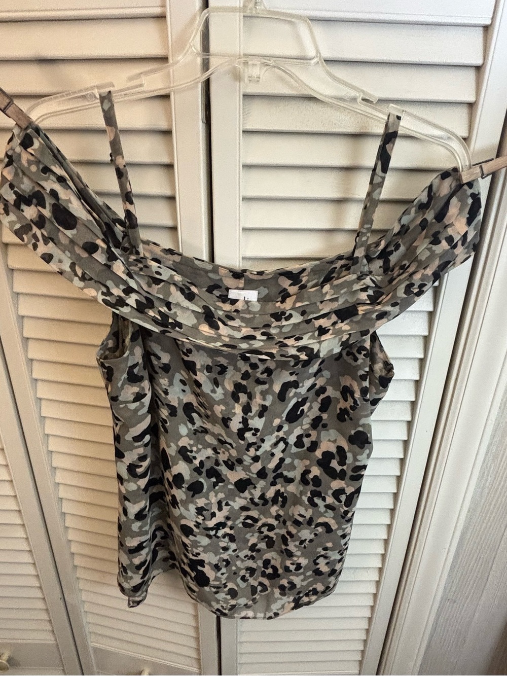 CAbi #5360 Cold Shoulder Top